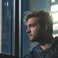 Hör dir undefined an, schau dir Musikvideos an, lies die Biografie, finde Tourdaten und mehr!