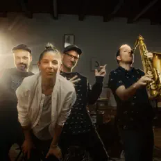 Escucha a Al Jawala, mira vídeos musicales, lee la biografía, consulta fechas de giras y mucho más.