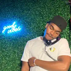 Hör dir Auguste P an, schau dir Musikvideos an, lies die Biografie, finde Tourdaten und mehr!