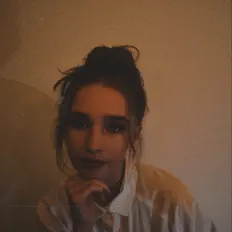 Poslechněte si interpreta Isablle, sledujte hudební videa, přečtěte si životopis, podívejte se na data turné a další informace.