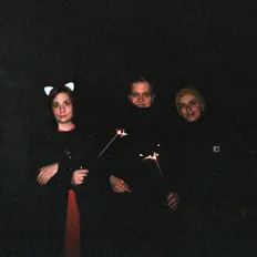 Listen to Holnaplányok, watch music videos, read bio, see tour dates & more!