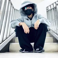 Dengarkan Shinn, tonton video musik, baca bio, lihat tanggal tur & lainnya!