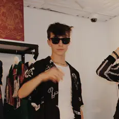 Dengarkan Tyler Larson, tonton video musik, baca bio, lihat tanggal tur & lainnya!