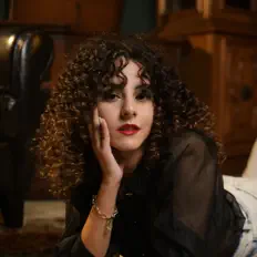 Jasyを聴いたり、ミュージックビデオを鑑賞したり、経歴やツアー日程などを確認したりしましょう！