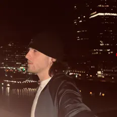 Hör dir Bucket$ an, schau dir Musikvideos an, lies die Biografie, finde Tourdaten und mehr!