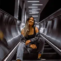 Luister naar undefined, bekijk muziekvideo's, lees de bio, bekijk de tourdata, en meer!