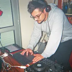 Klemness सुनें, म्यूज़िक वीडियो देखें, बायो पढ़ें, दौरे की तारीखें और बहुत कुछ देखें!