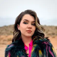 Wy Macを聴いたり、ミュージックビデオを鑑賞したり、経歴やツアー日程などを確認したりしましょう！