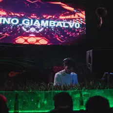 聆聽 Vitino Giambalvo、觀看音樂影片、閱讀小傳、查看巡演日期等！