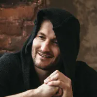 收听 undefined、观看音乐视频、阅读小传、查看巡演日期等 ！