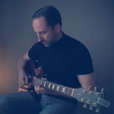 Hör dir Dreams of None an, schau dir Musikvideos an, lies die Biografie, finde Tourdaten und mehr!