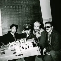 Escucha a Tegel Boys, mira videos musicales, lee su biografía, consulta las fechas de las gira y más.