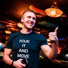 Poslechněte si interpreta MySky, sledujte hudební videa, přečtěte si životopis, podívejte se na data turné a další informace.