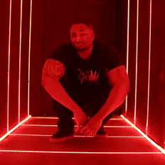 聆聽 Amir the Ruler、觀看音樂影片、閱讀小傳、查看巡演日期等！