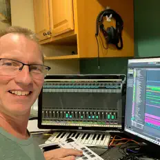 Jeffrey J. Torres सुनें, म्यूज़िक वीडियो देखें, बायो पढ़ें, दौरे की तारीखें और बहुत कुछ देखें!