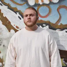 Tay Toeを聴いたり、ミュージックビデオを鑑賞したり、経歴やツアー日程などを確認したりしましょう！