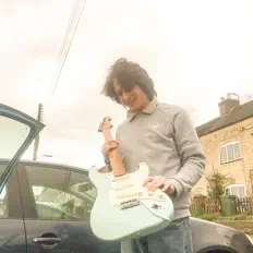 Poslechněte si interpreta Joe Ellis, sledujte hudební videa, přečtěte si životopis, podívejte se na data turné a další informace.