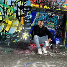 Ouve $uave, vê vídeos de música, lê a biografia, vê as datas da digressão e muito mais!