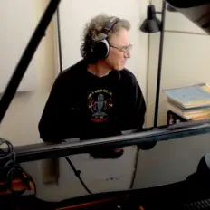 Ouve Pete Calandra and Straight Up, vê vídeos de música, lê a biografia, vê as datas da digressão e muito mais!