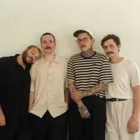 Escucha a undefined, mira videos musicales, lee su biografía, consulta las fechas de las gira y más.