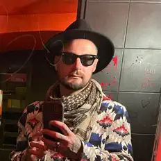 Dengarkan Grave Robba, tonton video musik, baca bio, lihat tanggal tur & lainnya!