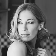 Lauren Rayを聴いたり、ミュージックビデオを鑑賞したり、経歴やツアー日程などを確認したりしましょう！