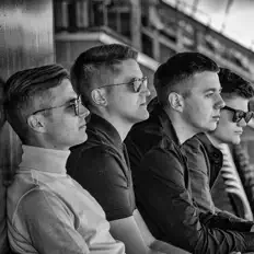 Ouve Slow Time Mondays, vê vídeos de música, lê a biografia, vê as datas da digressão e muito mais!