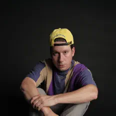 Poslechněte si interpreta Sam Be Yourself, sledujte hudební videa, přečtěte si životopis, podívejte se na data turné a další informace.