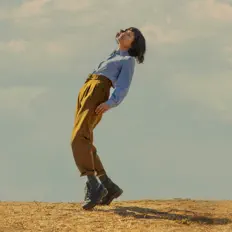 收听 Steady Holiday、观看音乐视频、阅读小传、查看巡演日期等 ！