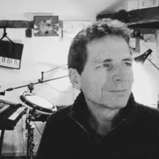 Ascolta Kim Carter, guarda video musicali, leggi la biografia, vedi le date del tour & altro!