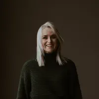 Escucha a undefined, mira videos musicales, lee su biografía, consulta las fechas de las gira y más.