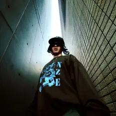 Poslechněte si interpreta IKKI, sledujte hudební videa, přečtěte si životopis, podívejte se na data turné a další informace.