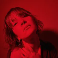 Escucha a ALINA, mira videos musicales, lee su biografía, consulta las fechas de las gira y más.