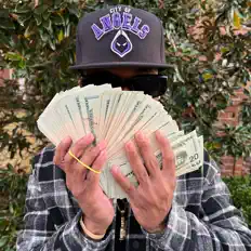 Dengarkan RealMoney Trilla, tonton video musik, baca bio, lihat tanggal tur & lainnya!