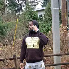 聆聽 TraeDaee、觀看音樂影片、閱讀小傳、查看巡演日期等！