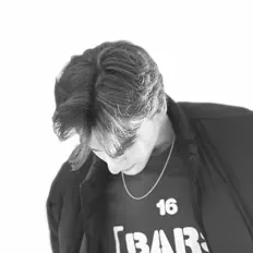 Poslechněte si interpreta Greenie, sledujte hudební videa, přečtěte si životopis, podívejte se na data turné a další informace.