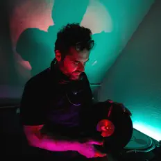 Listen to Basicnoise, watch music videos, read bio, see tour dates & more!