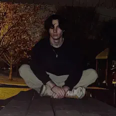 聆聽 Luke Deacon、觀看音樂影片、閱讀小傳、查看巡演日期等！