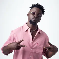 Ouça Tilakou, assista a videoclipes, leia a biografia, veja as datas das turnês e mais!