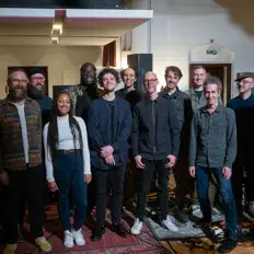 Dengarkan London Brew, tonton video musik, baca bio, lihat tanggal tur & lainnya!