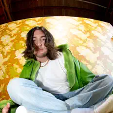 聆聽 Julian Rose、觀看音樂影片、閱讀小傳、查看巡演日期等！