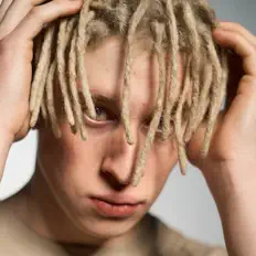 Écoutez PUFF3PUFF, regardez des vidéoclips, lisez la biographie, consultez les dates de tournée et plus encore !