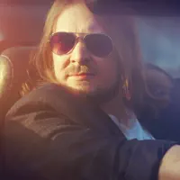 Hör dir undefined an, schau dir Musikvideos an, lies die Biografie, finde Tourdaten und mehr!