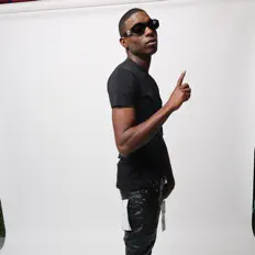 Ouça Don't Look Observe, assista a videoclipes, leia a biografia, veja as datas das turnês e mais!