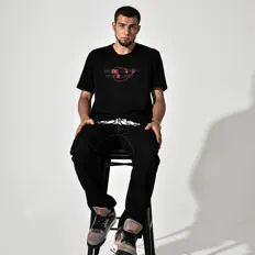 Poslechněte si interpreta FREEZZE, sledujte hudební videa, přečtěte si životopis, podívejte se na data turné a další informace.