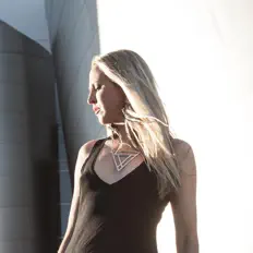 Posłuchaj wykonawcy Onyay Pheori, obejrzyj teledyski, przeczytaj biografię, zobacz daty tras koncertowych i nie tylko!