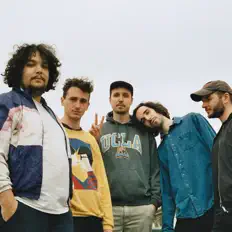 Hör dir Luje an, schau dir Musikvideos an, lies die Biografie, finde Tourdaten und mehr!