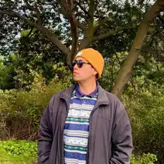 Dengarkan Brunz, tonton video musik, baca bio, lihat tanggal tur & lainnya!
