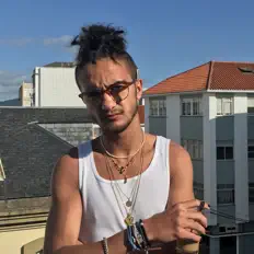 Cartelle: песни, клипы, биография, даты выступлений и многое другое.