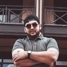 Poslechněte si interpreta La Blaze, sledujte hudební videa, přečtěte si životopis, podívejte se na data turné a další informace.